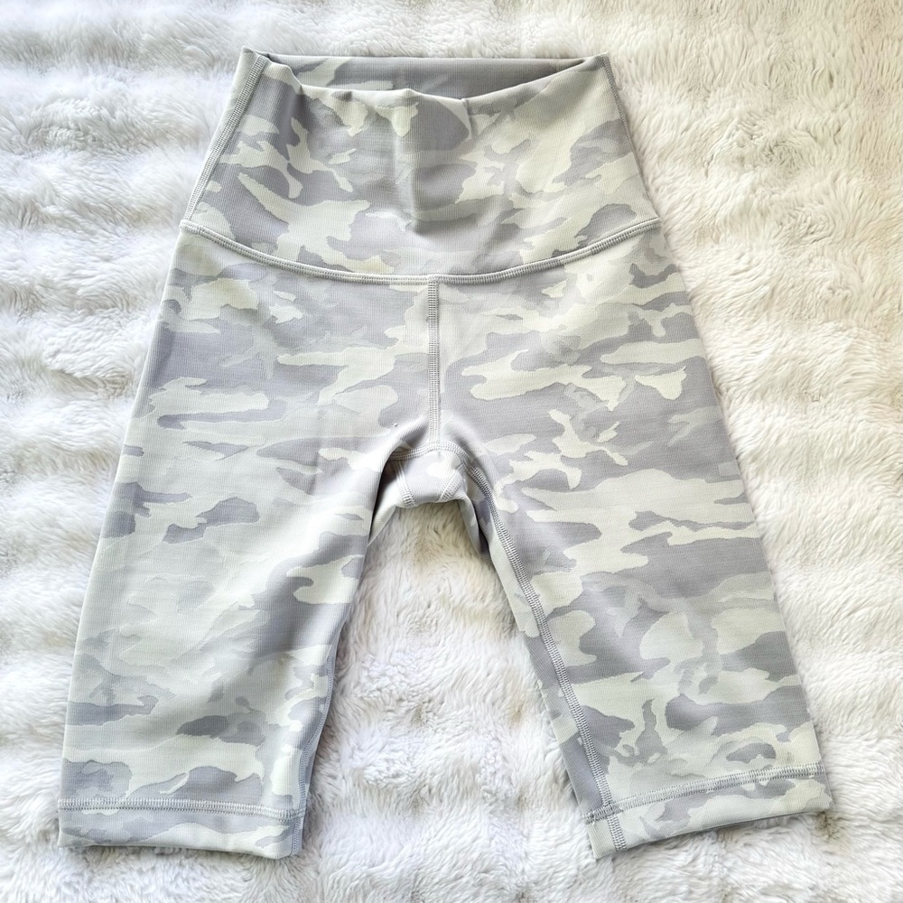 NWOT LULULEMON Wunder Under High-Rise Short 10" Camouflage, Biker Shorts, Size 2 - Picture 2 of 10